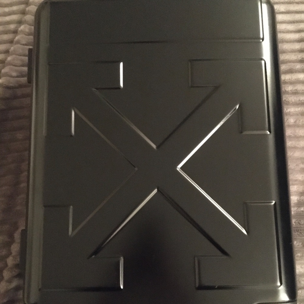 Off white arrow carry on new with tags